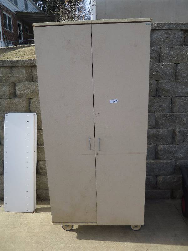 lot 9 image: Metal Rolling Storage Container
