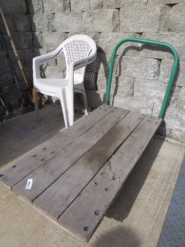 lot 11 image: Metal Rolling Wooden Cart