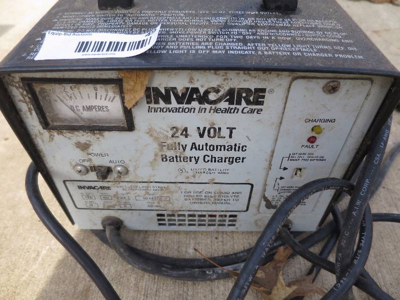 lot 49 image: Battery Charger