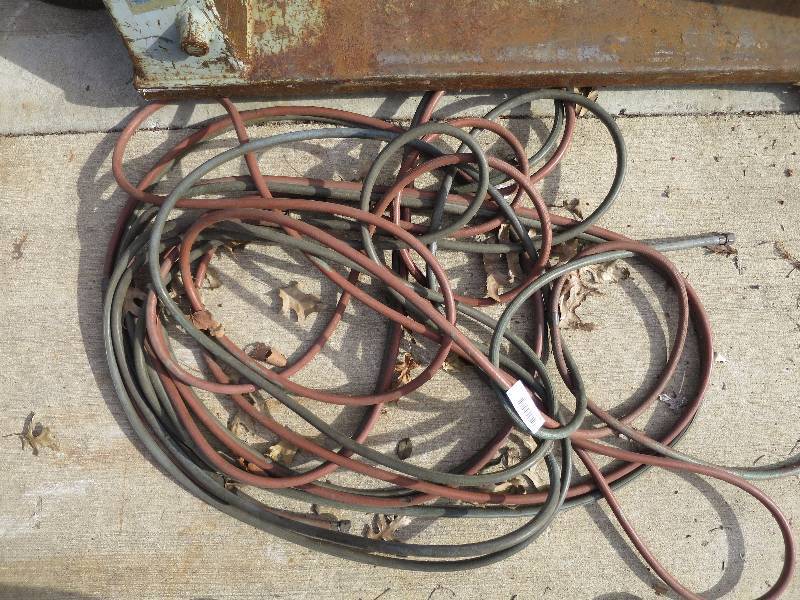lot 65 image: Large Lot of Air Hose