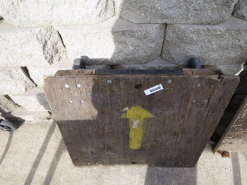 lot 67 image: 4 Wheel Rolling Cart