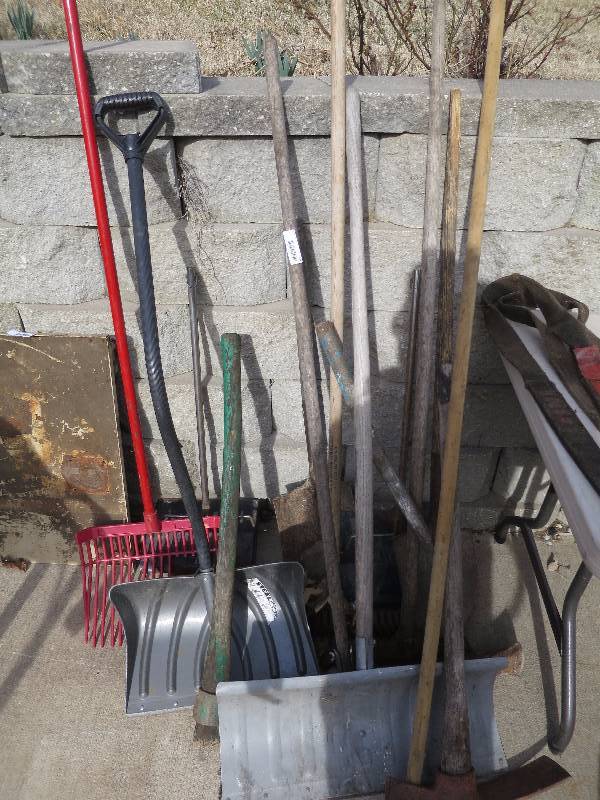 lot 69 image: Lot of Outdoor Tools