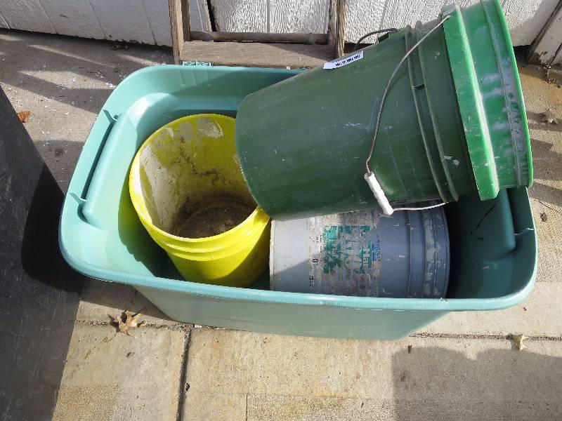 lot 70 image: Lot of Tote and Buckets