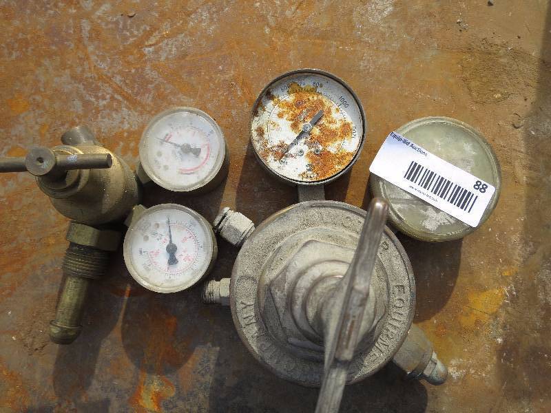 lot 88 image: Lot of Air Gauges