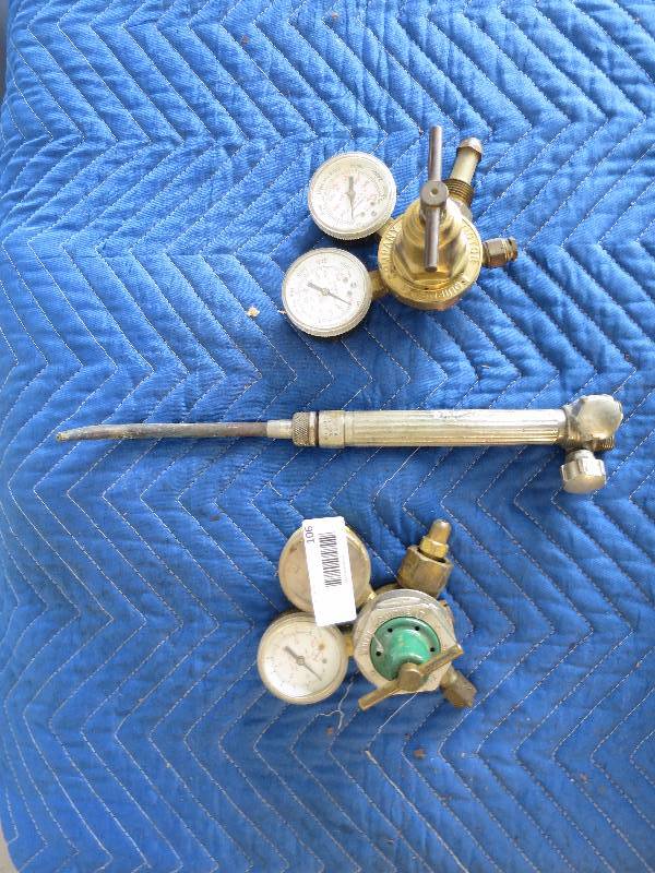 lot 106 image: Lot of Gauges