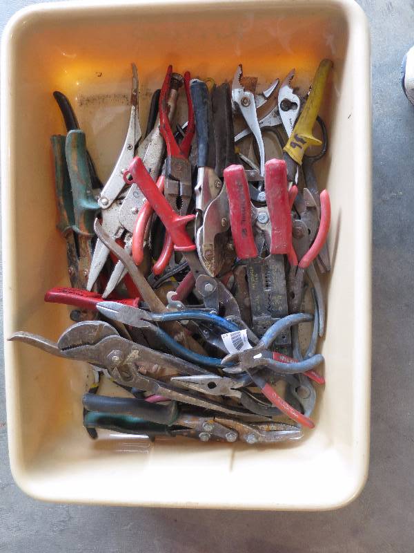 lot 115 image: Large Lot of Tools