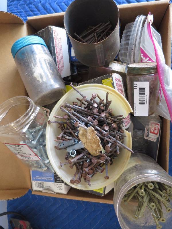 lot 117 image: Large Lot of Tools