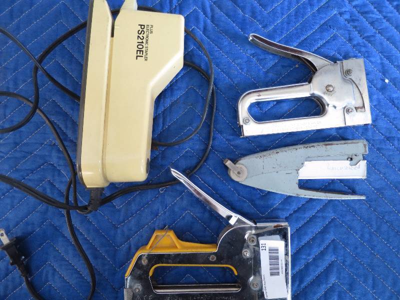lot 131 image: Lot of Staplers