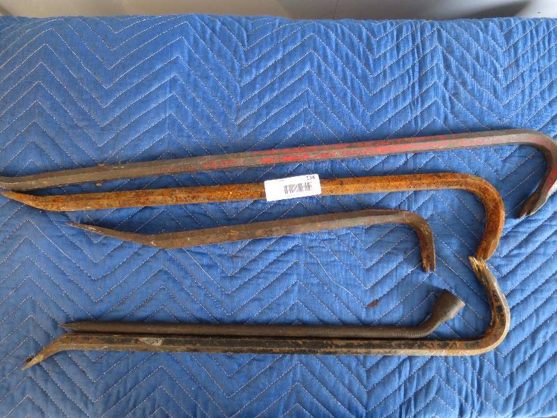 lot 134 image: Lot of Tire Irons
