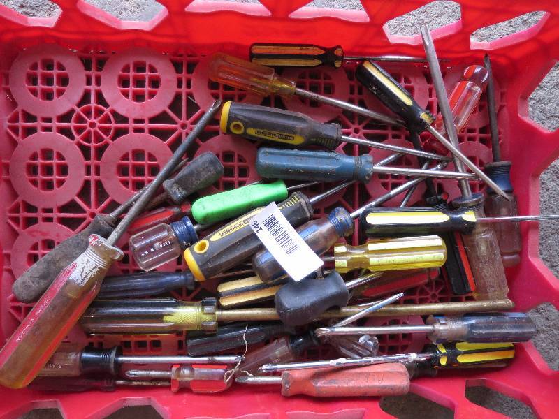 lot 146 image: Large Lot of Screwdrivers