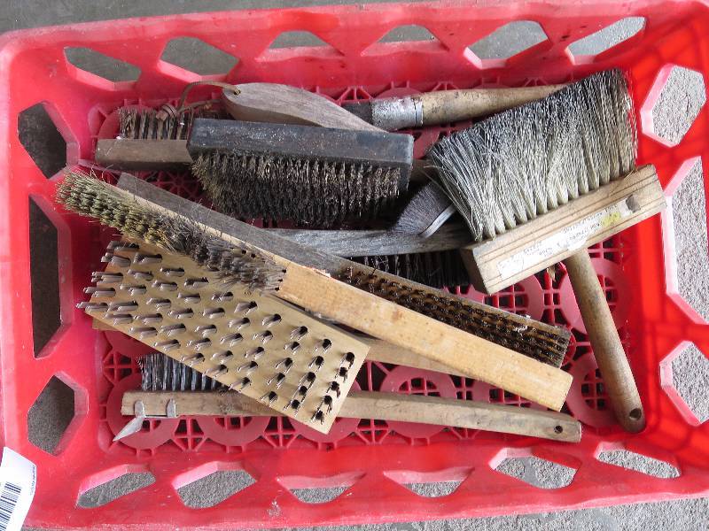 lot 156 image: Lot of Brushes
