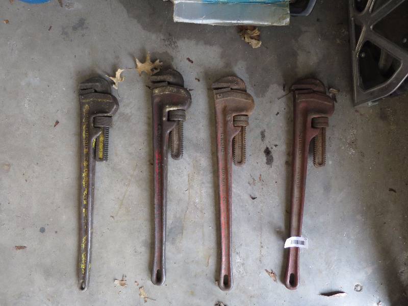 lot 15 image: Lot of Pipe Wrenches