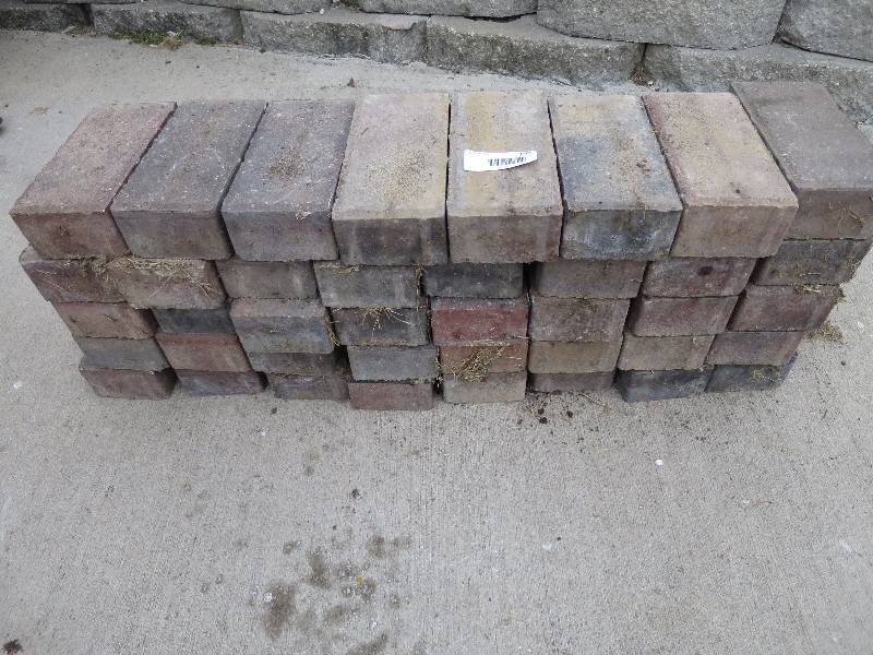 lot 200 image: Large Lot of Bricks