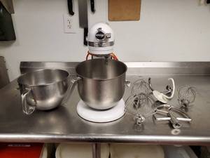 lot 23013 image: 8QT Commerical Kitchen Aid Mixer With Attachments