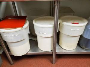 lot 23014 image: (7) Plastic Containers