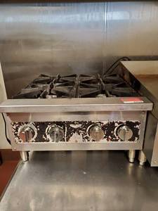 lot 23059 image: Vollrath 4 Burner Gas Grill