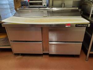 lot 23068 image: 5ft Continental Refrigerated Make Table On Casters