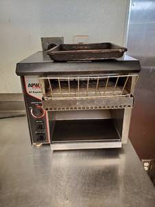 lot 23076 image: APW Wyott Conveyor Toaster