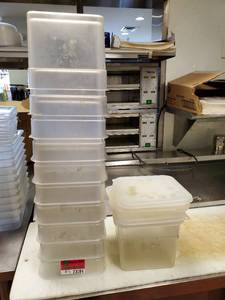 lot 23084 image: (11) Food Containers, 7 Lids