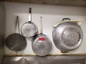 lot 23092 image: (2) Pots, (2) Strainers