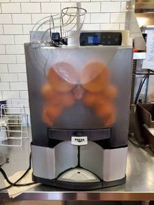 lot 23099 image: 2014 Zumex Essential Pro Juicer