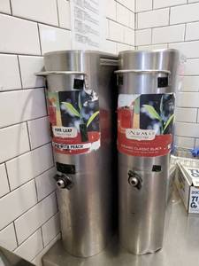 lot 23100 image: (3) Tea Dispensers