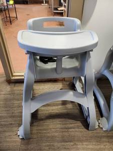 lot 23122 image: Winco Plastic High Chair