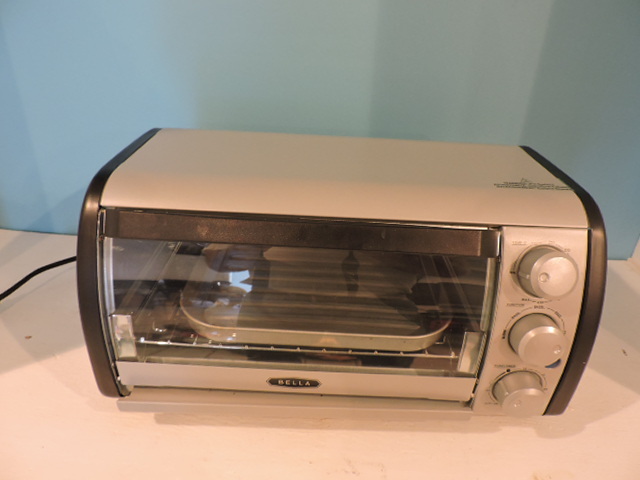 lot 1017 image: TOASTER OVEN