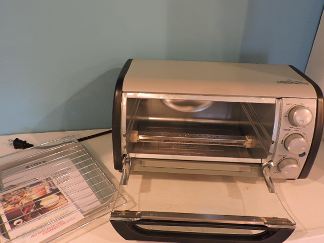 lot 1018 image: TOASTER OVEN