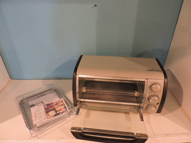 lot 1021 image: TOASTER OVEN