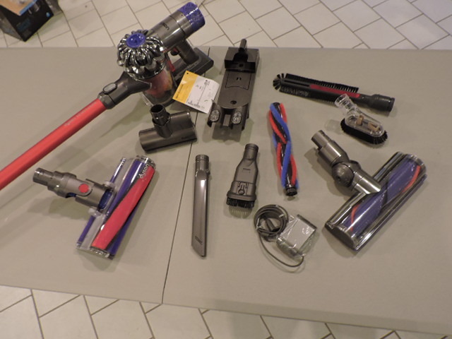 lot 1033 image: DYSON VACUUM
