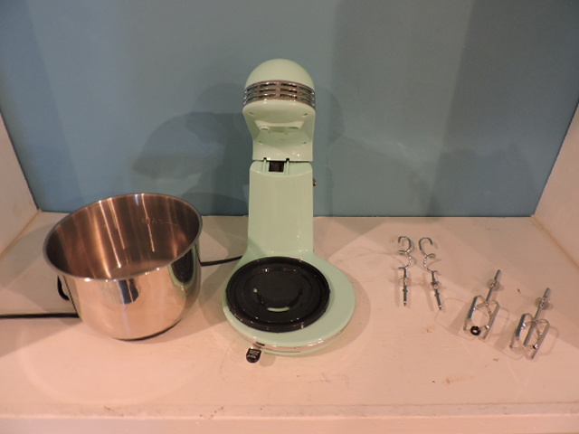 lot 1055 image: MIXER