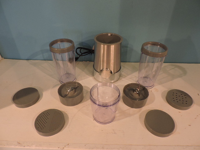 lot 1057 image: ROCKET BLENDER