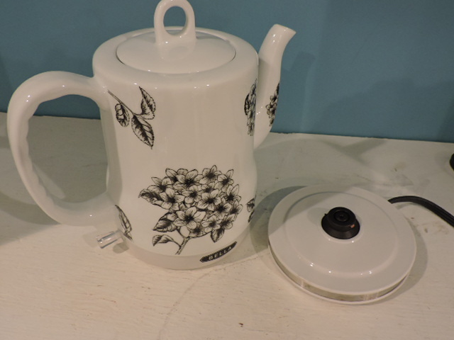 lot 1062 image: ELECTRIC KETTLE