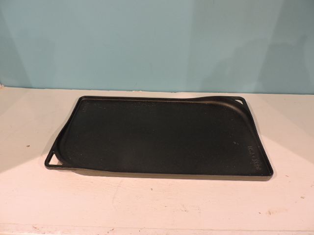 lot 1063 image: CAST IRON GRIDDLE
