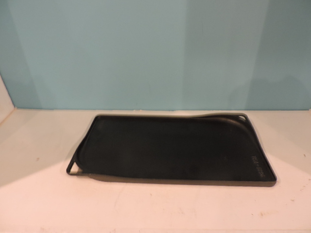 lot 1064 image: CAST IRON GRIDDLE
