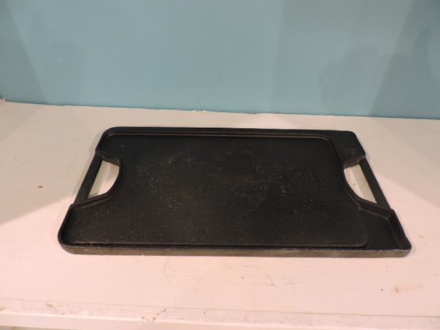 lot 1065 image: CAST IRON GRIDDLE
