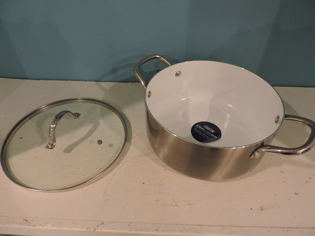 lot 1072 image: DUTCH OVEN
