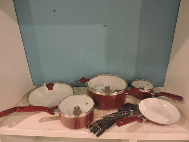 lot 1081 image: COOKWARE SET