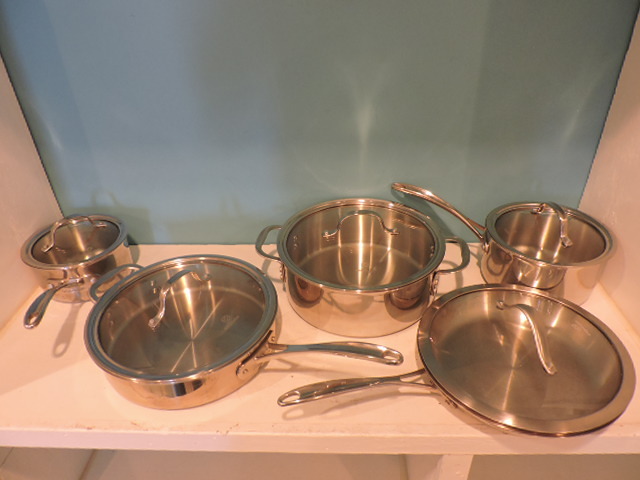 lot 1082 image: COOKWARE SET