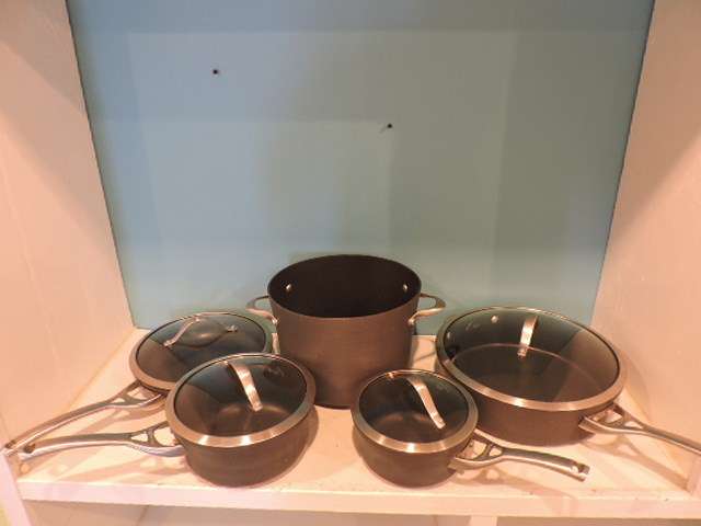 lot 1085 image: COOKWARE SET