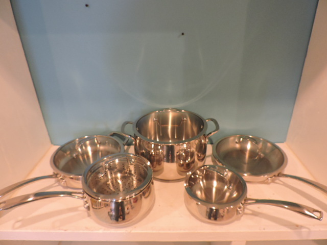 lot 1086 image: COOKWARE SET