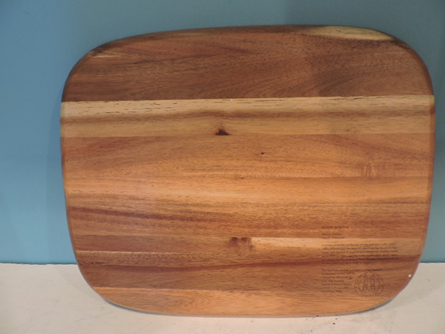 lot 1098 image: CUTTING BOARD