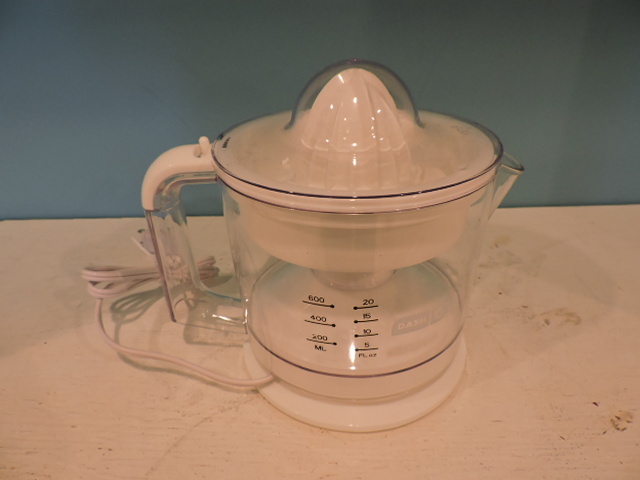 lot 1109 image: CITRUS JUICER