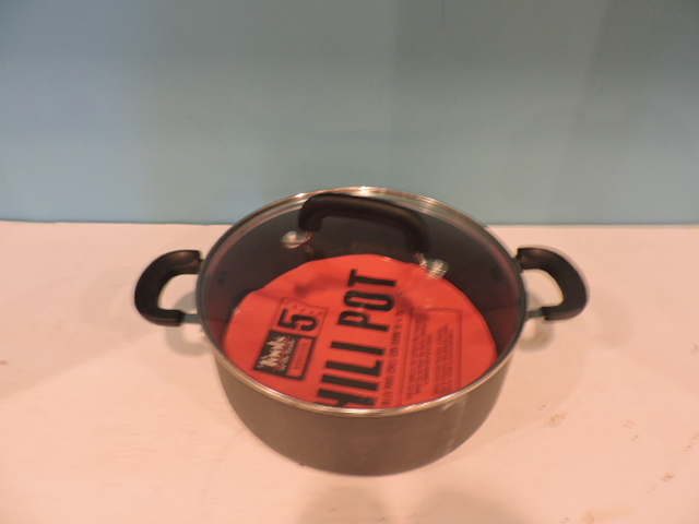 lot 1118 image: CHILLI POT
