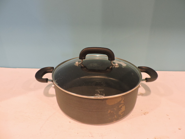 lot 1126 image: CHILLI POT