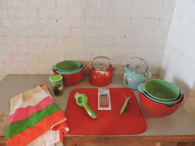 lot 1144 image: KITCHEN ITEMS