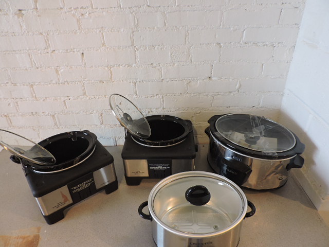 lot 1137 image: CROCK POTS