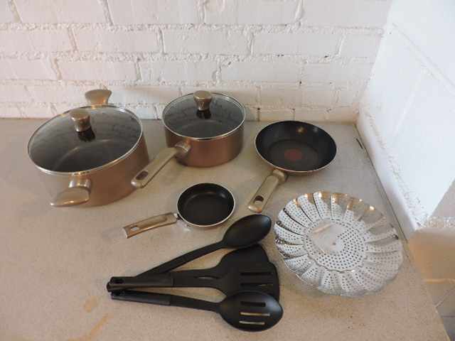 lot 1140 image: COOKWARE