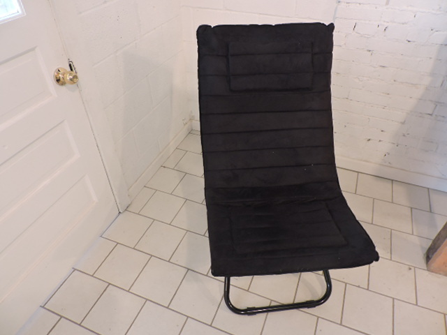 lot 1151 image: FOLDING CHAIR